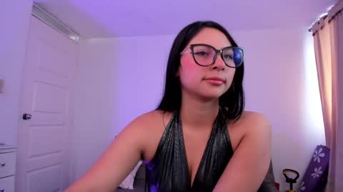Snapshot of alissia_viera chatting on February 1, 4:22 pm iraide online show from February 1, 4:22 pm