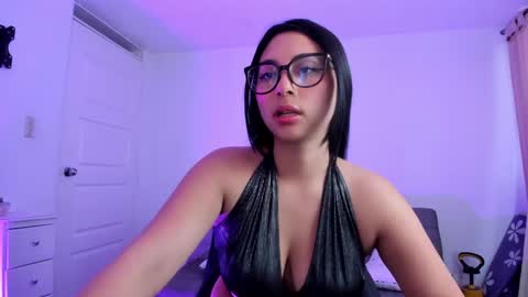 Snapshot of alissia_viera chatting on February 1, 10:44 pm iraide online show from February 1, 10:44 pm