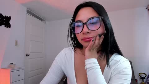 Snapshot of alissia_viera chatting on February 3, 10:21 pm iraide online show from February 3, 10:21 pm