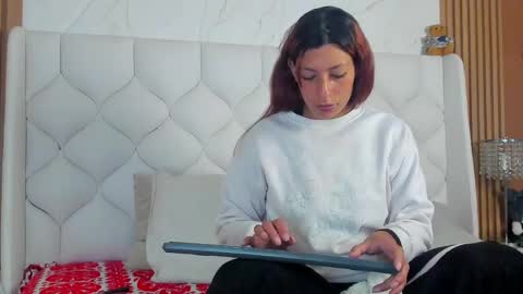 Alisson  online show from April 15, 12:30 pm