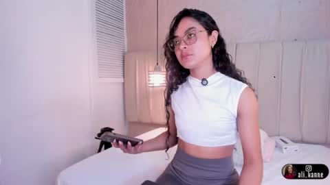 alizza_ online show from May 31, 12:59 pm