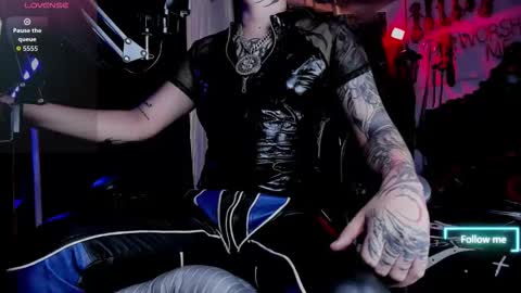   online show from October 1, 3:22 pm