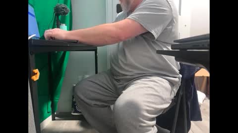 Allergictolove online show from February 22, 7:03 pm