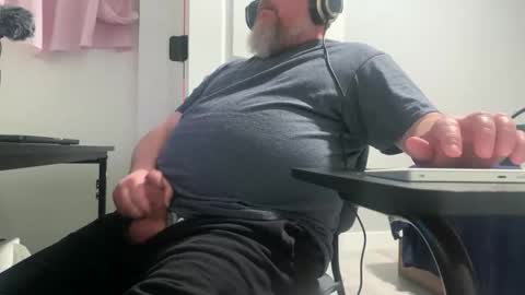 Allergictolove online show from March 31, 9:04 pm