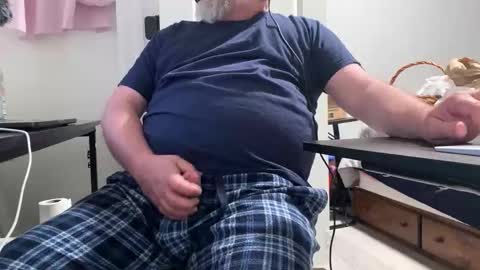 Allergictolove online show from February 28, 2:15 am