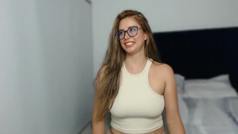 allieemod online show from February 6, 5:46 am