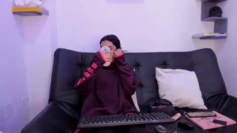 allison_lopez_ online show from April 17, 12:07 pm