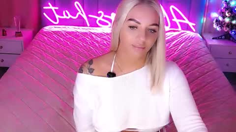 AlwaysHot online show from January 17, 2:43 am