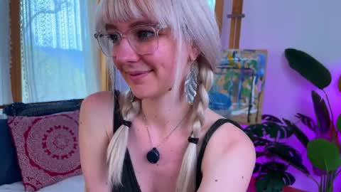 Ally Elliot online show from April 8, 7:50 pm