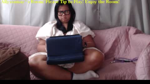 Allyssamay online show from May 12, 5:49 am