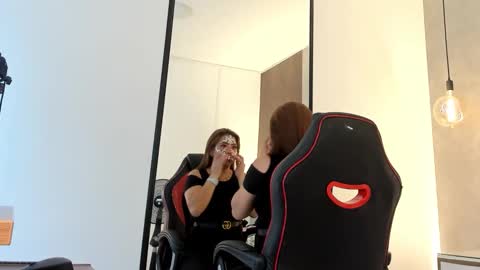 ALMA FENIX  online show from October 31, 1:00 pm