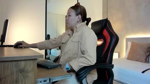 Snapshot of alma_fenix chatting on October 21, 12:21 pm ALMA FENIX online show from October 21, 12:21 pm