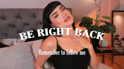 Mia online show from April 22, 1:29 pm