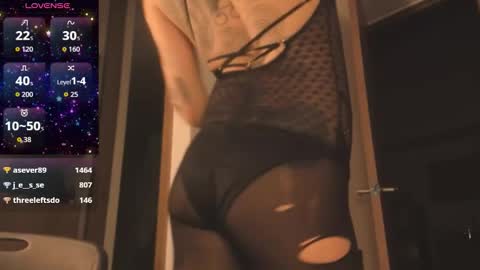 Snapshot of alone_together_ chatting on November 1, 1:17 am luca or garu D online show from November 1, 1:17 am