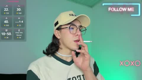 Independent model online show from January 13, 1:35 am