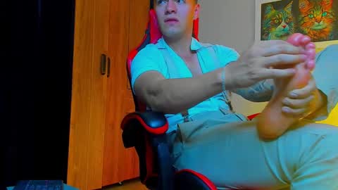 alpha_dominus_ online show from October 4, 5:16 am