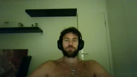 Snapshot of alphah_hunk chatting on October 21, 6:33 pm alphah_hunk online show from October 21, 6:33 pm