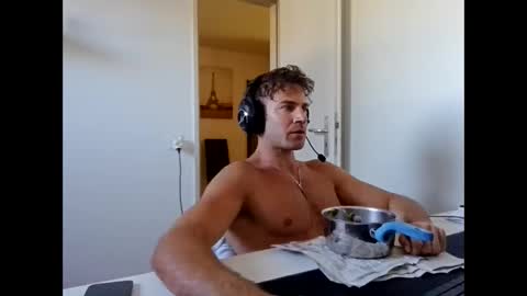 alphah_hunk online show from April 24, 1:57 pm