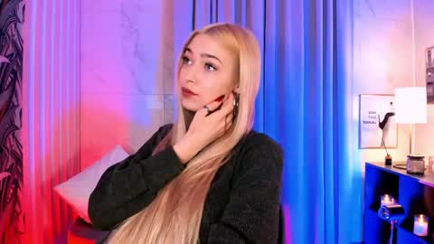 Alysia online show from May 1, 12:15 am