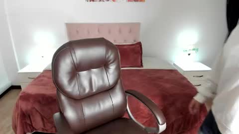 alyssia wolds online show from February 7, 12:17 pm