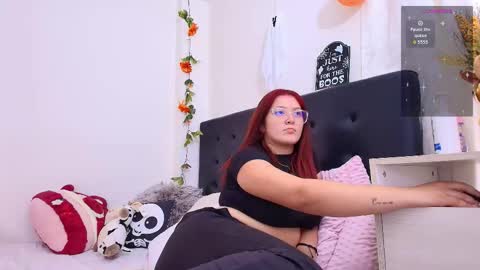 Snapshot of amabella_w chatting on October 17, 6:56 pm Isabella online show from October 17, 6:56 pm
