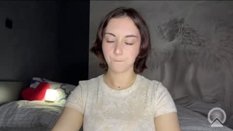 amalia_lambert13 online show from May 22, 7:20 pm