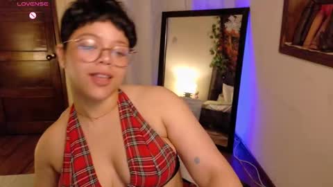 Snapshot of amand1_sweet chatting on September 24, 12:56 pm online show from September 24, 12:56 pm