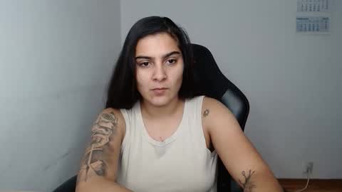 The queen of the biceps  online show from November 29, 11:01 pm