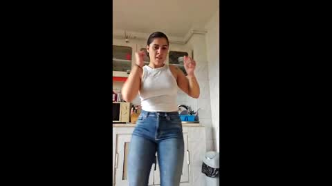 The queen of the biceps  online show from April 14, 3:04 pm