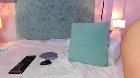 amandajoness  online show from October 20, 7:52 pm