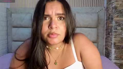 amarahanks_ online show from December 16, 7:42 pm