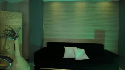 Snapshot of ambarjames_ chatting on September 29, 11:53 am Ambar online show from September 29, 11:53 am