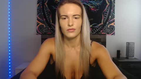 Snapshot of amber__xoxo chatting on October 6, 1:51 pm Amber online show from October 6, 1:51 pm