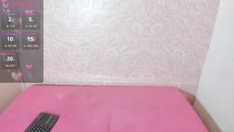 Snapshot of amber_hiugs chatting on October 23, 2:18 pm Amber online show from October 23, 2:18 pm