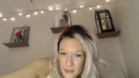 Kaligirll online show from February 6, 10:30 am