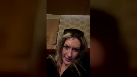 Kaligirll online show from December 16, 5:14 am