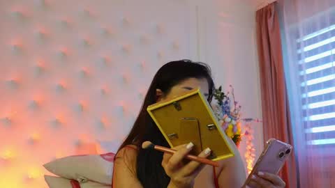 Amberseyes online show from May 30, 9:30 am