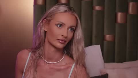 Amelia online show from July 2, 9:20 pm