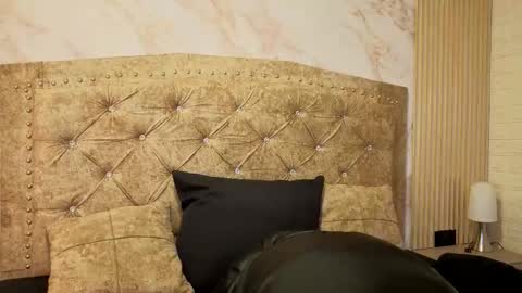 AMELIA CASTELL  online show from March 18, 11:38 am