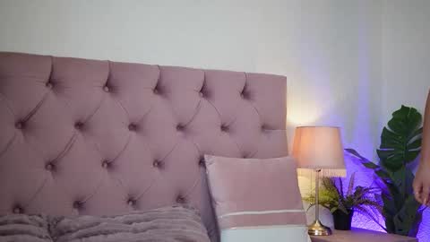  Amelia  online show from December 18, 9:10 pm