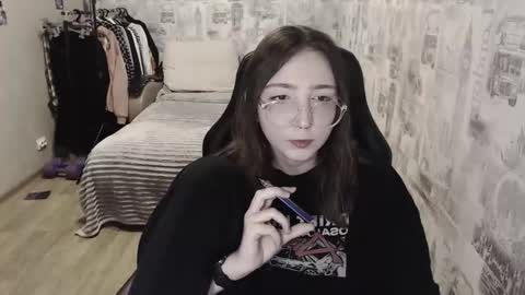 Amelia online show from December 21, 1:42 pm