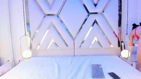 AMELIA TREVICOTT  online show from December 15, 4:52 am