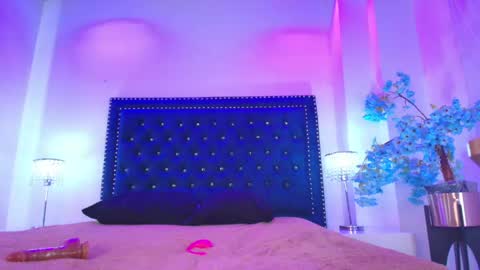 Amelie online show from April 29, 11:15 am