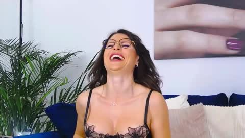 Amelie online show from September 17, 4:05 am