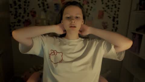 Amelie  James online show from December 24, 5:02 pm