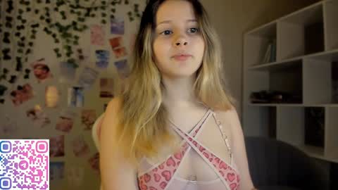 Amelie  James online show from December 9, 5:30 pm