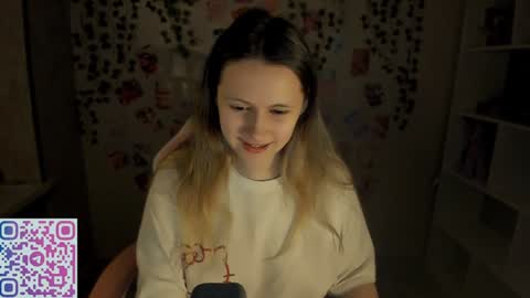 Amelie  James online show from January 4, 4:00 pm