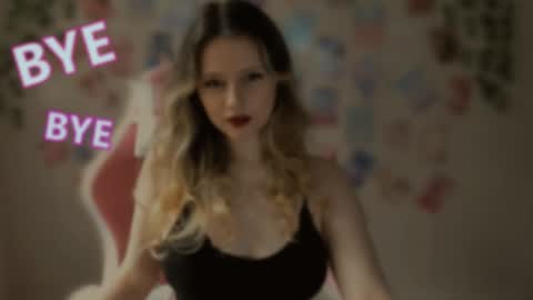 Amelie  James online show from January 3, 8:01 pm