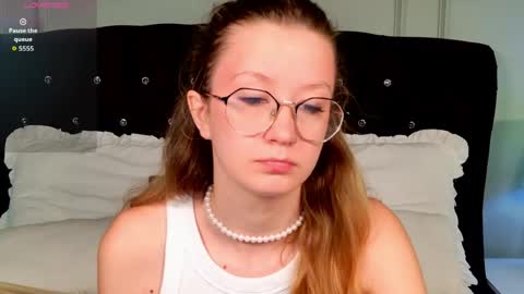 Amelie  online show from May 20, 3:25 am