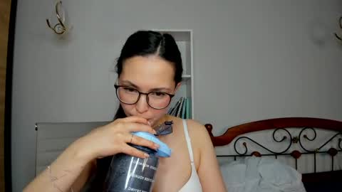 Aylin  online show from May 16, 10:36 am